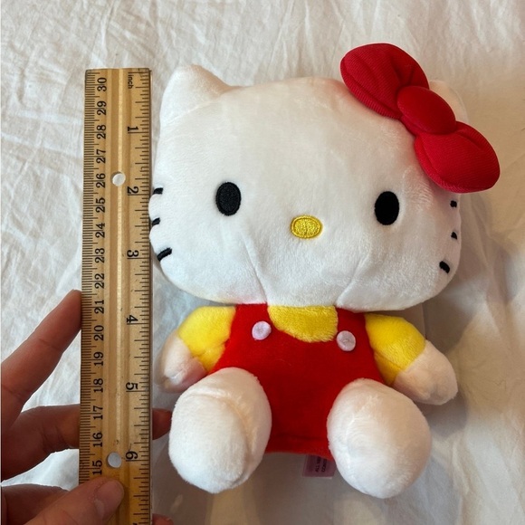 Hello Kitty 6 Inch Plush - Picture 3 of 3